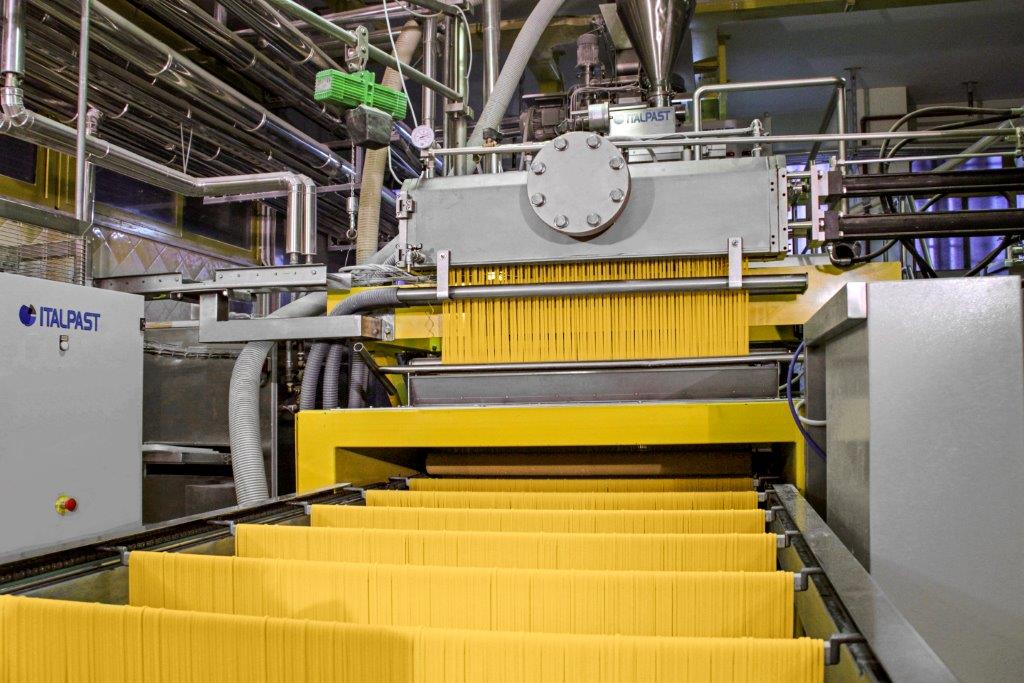 Pasta extruders machines suitable for industrial pasta factories